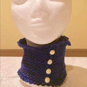 Edwardian style handknit scarflette